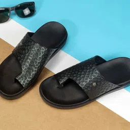 Mochi Men Textured Open Toe Comfort Sandals-picture-12