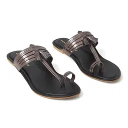 Chaal Chalan Aiza Black Kolhapuris-picture-47