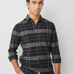 Red Flame Men Checked Spread Collar Casual Shirt-image-0