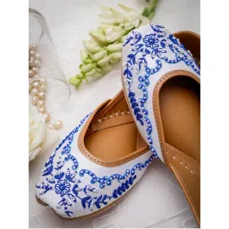 GLAM STORY Women Fiona White Embellished Punjabi Jutti-picture-5