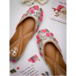 GLAM STORY Women Zhuri White Pink Embroidered Punjabi Jutti-picture-27