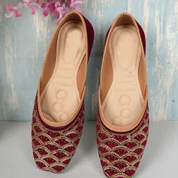 Walkfree Women Embellished Ethnic Mojaris Flats-image-60