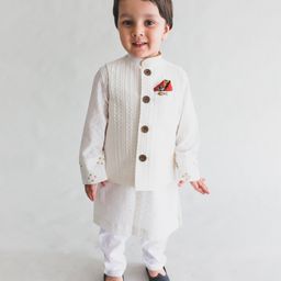Tiber Taber Full Sleeves Kurta & Pajama With Fish Brooch Jacket Set - White-image-3