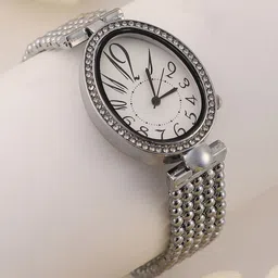 HAUTE SAUCE by Campus Sutra Women Embellished Dial & Stainless Steel Bracelet Style Straps Analogue Watch-30