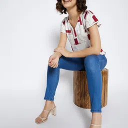 Crimsoune Club Off White & Maroon Geometric Regular Top-image-53