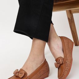 Marc Loire Tan PU Party Wedge Pumps with Bows-16