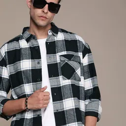 Roadster Men Relaxed Checked Flannel Pure Cotton Shacket-image-92