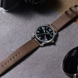 Sonata Poze Men Printed Dial & Leather Straps Analogue Watch SP70014QL01W-22