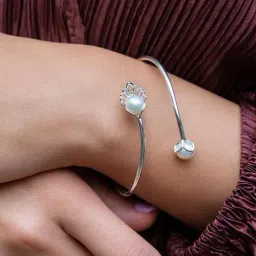 Shaya 92.5 Sterling Silver A Cozy Shell-Ter Bracelet for Women-image-27