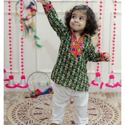 BownBee Full Sleeves Banjara Panel Embroidered & Ikat Style Motif Designed Kurta With Pyjama - Green-image-78