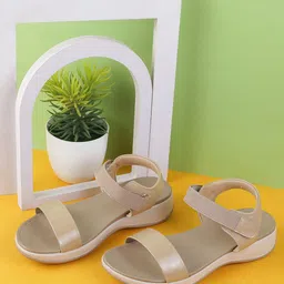 Mochi Women Open Toe Flats-picture-53