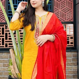 VredeVogel Ethnic Motifs Yoke Design Regular Sequinned Kurta With Trousers & Dupatta image 4
