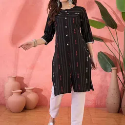 Sangria Geometric Printed Round Neck Cotton Straight Kurta With Trousers-43