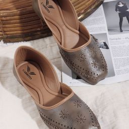 carrito Women Slip-On Mojaris-image-9