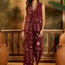 Sangria Printed Notched Lapel Collar Neck Waistcoat With Trousers Co-Ords-2