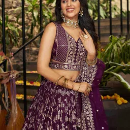 ETHNIC PLUS Embroidered Sequinned Semi-Stitched Lehenga & Unstitched Blouse With Dupatta image 3