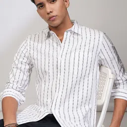 HIGHLANDER Men Slim Fit Spread Collar Vertical Striped Casual Shirt-picture-6