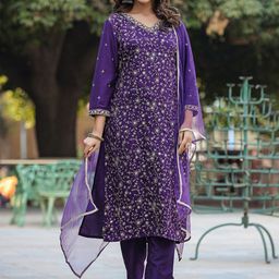House of Pataudi Floral Embroidered Sequinned V Neck Kurta With Trouser & Dupatta-picture-34