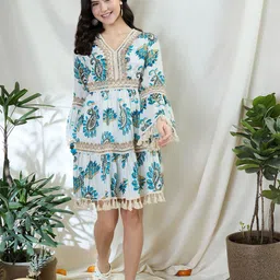 DRAPE AND DAZZLE Floral Print Bell Sleeve Fit & Flare Dress-picture-18