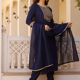 JAPNAAM Women Embroidered Regular Thread Work Kurta with Trousers & With Dupatta-11