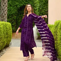 DIVASTRI Bandhani Printed V-Neck Straight Kurta With Trouser And Dupatta-13