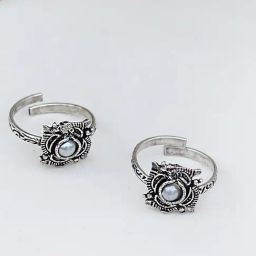 Teejh Ethnic Niya White Stone Silver Oxidized Toe Rings for Women-12