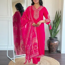 CHANDALIYO Floral Yoke Design V-Neck Thread Work Straight Kurta With Trousers & Dupatta-image-10