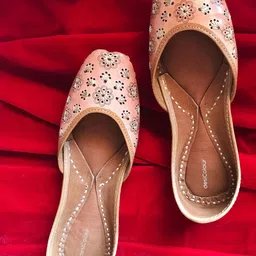 DESI COLOUR Embroidered Square Toe Leather Mojaris-image-84