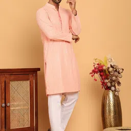 Jompers Men Embroidered Regular Sequinned Kurta with Pyjamas image 4