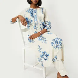 max Women Floral Printed Roll-Up Sleeves Thread Work Kurta-image-94