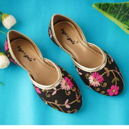 boyz n galz Floral Designed Mojaris - Black-image-4