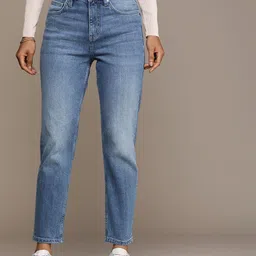 MANGO Women High-Rise Light Fade Stretchable Ankle Length Mom Fit Jeans-image-40