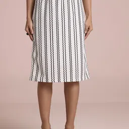 Muvazo Monochrome Muse Printed Knee Length Skirt-image-46