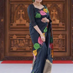 SHOP DROP Zari Pure Silk Banarasi Saree-image-12