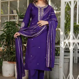 Navlik Women Ethnic Motifs Embroidered Regular Kurta with Trousers & With Dupatta-30