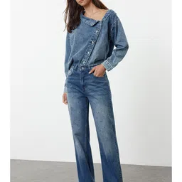 Trendyol Women Mildly Distressed Light Fade Jeans-picture-31