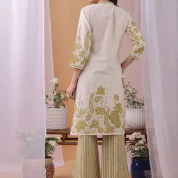 KALINI WomenParrot Green Floral Printed Pure Flex Cotton Co-ord Set-picture-17