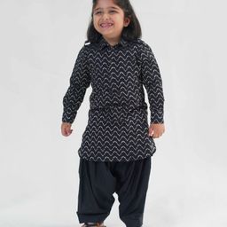 Tiber Taber Full Sleeves Seamless Chevron Design Detailed Pathani Set - Black-picture-37