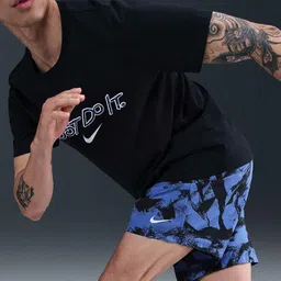 Nike Form Men Abstract Printed Regular Fit Mid-Rise Dri-FIT Versatile Shorts image 5