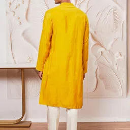 VASTRAMAY Men Embroidered Regular Thread Work Kurta with Pyjamas image 3