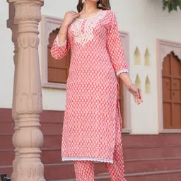 ARANGETRAM Women Floral Embroidered Regular Kurta with Trousers-image-7