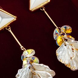 DressBerry Gold-Plated Alloy Kundan Diamond Shaped Earrings-picture-16