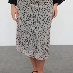 Trendyol Plus Size Printed A-line Midi Skirts image 2