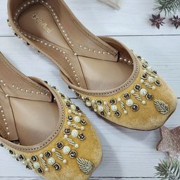 Fulkari Women Embellished Ethnic Mojaris Flats-image-97