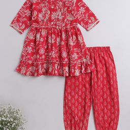 The Magic Wand Girls Floral Printed Gotta Patti Pleated A-Line Cotton Kurta With Salwar-image-100