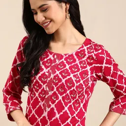 SHOWOFF Women Magenta Geometric Printed Straight Cut Kurta-image-39