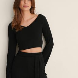 NA-KD Black Self Striped V-Neck Crop Top-image-97