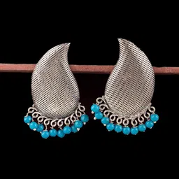 Ozanoo Silver-Toned & Blue Leaf Shaped Ear Cuff Earrings-16