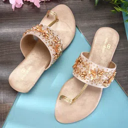 pelle albero Women Embellished One Toe Flats-image-86