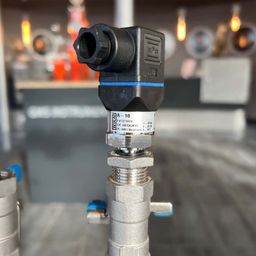 WIKA A10 Pressure Transmitter Range: 0 to 10 Bar with 4-20 mA along with Calibration Certificate + 1 Year Warranty image 2
